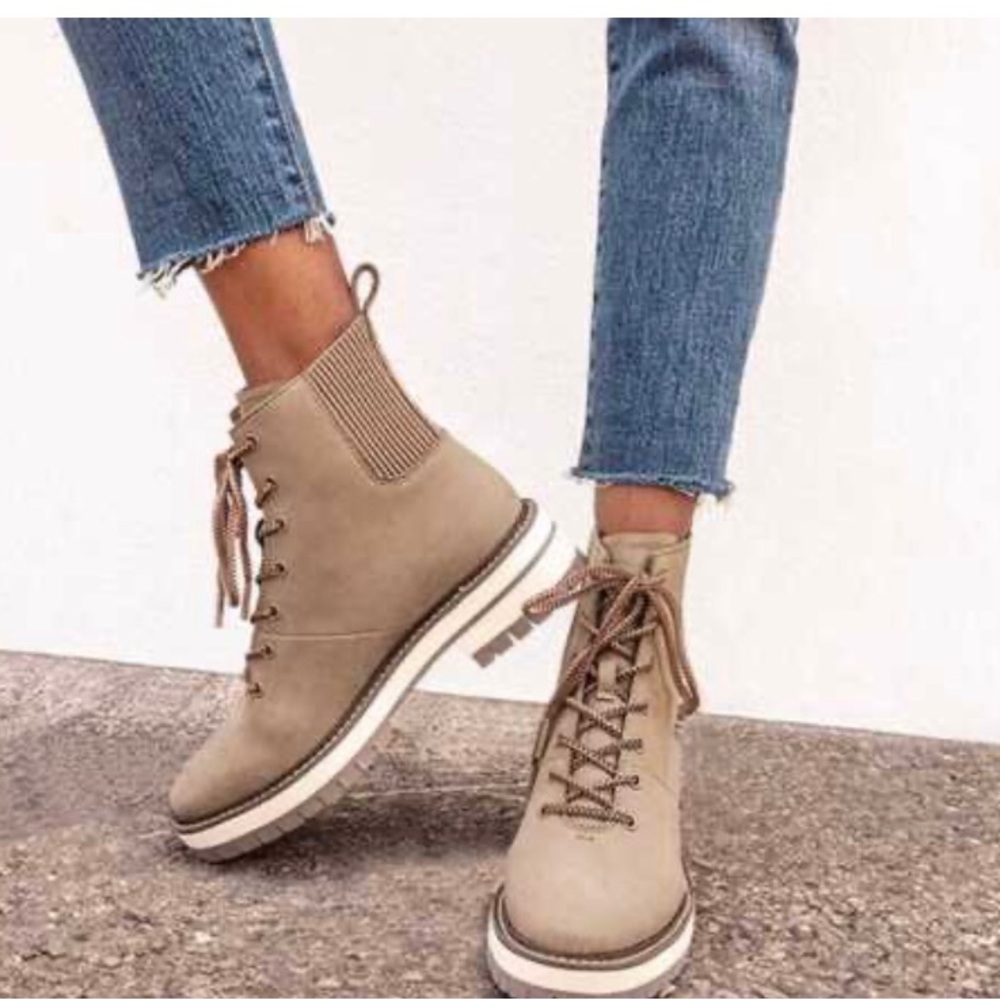 NWT TOMS Frankie boot Taupe